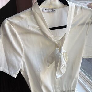 Kate Kasin Elegant Cream Blouse